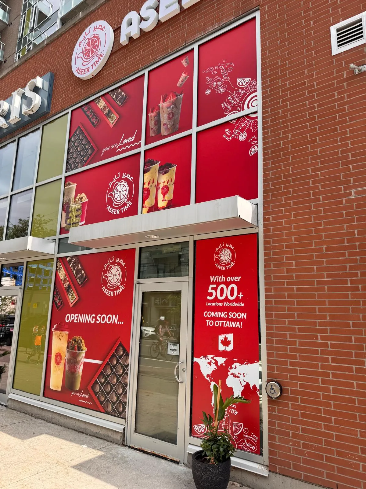 Custom window graphics installed on Ottawa storefront by DSign LED